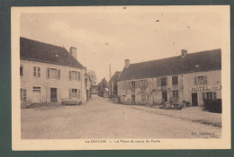 CP - 71 - La Guiche - Place Et Route De Paris - Autres & Non Classés