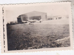 Photo De Particulier 1946 Aérodrome Constantine   Avions Devant Hangar A Identifier   Réf 30856 - Luchtvaart