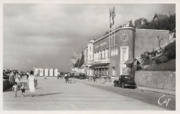 14 - Villerville - Le Casino Municipal - Petite Animation - Voiture Ancienne - CPM Au Format 9 X 14 écrite - Villerville