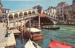 *CPM - ITALIE - VENISE - Le Pont De Rialto Et Gondole - Venezia (Venice)