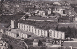 LYON--Vue Aérienne Sur La Cité Laénnec ,dans Le Fond  Quartier Du Vinatier,Hôpital Dasgenettes Et Clinique Trarieux - Other & Unclassified