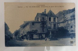 Vic Sur Cère Grande Rue Et Place De La Mairie - Other & Unclassified