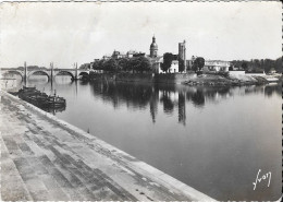 CHALON-sur-SAONE - La Saône Et L'île D'Amour - L'hôpital Et La Tour Du Doyenné (avec Sa Péniche) - Chalon Sur Saone