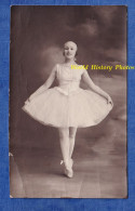 CPA Photo - Beau Portrait D'une Danseuse étoile - Studio à Situer - Fille Mode Robe Coiffure Femme Danse Ballet Opéra - Mode