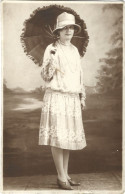 ROMANIA FAGARAS, PHOTO CCA.13.50*8.50 CM ATELIER ''CARMEN'', J. KNAUER - PORTRAIT OF AN ELEGANTLY DRESSED LADY - Romania