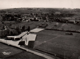 RECTO/VERSO - CPA - HURIGNY - LE GROUPE SCOLAIRE ET LE BOURG - ECOLE - Andere & Zonder Classificatie