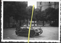 54 403 0524 WW2 WK2 MEURTHE ET MOSELLE NANCY CASERNE CHENILETTE RENAULT  ALLEMANDE 1940 - War, Military