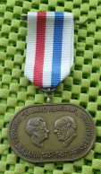 Medaile   :   50 Jarig Huwelijk Pr. Juliana / Pr. Bernhard 1937-1983 -  Original Foto  !!  Medallion  Dutch . - Adel