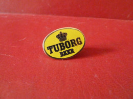 PIN'S " BIERE TUBORG ". - Cerveza