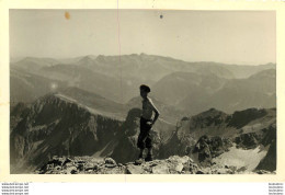 PYRENEES ALPINISME AU SOMMET DE LA MUNIA 3156 M  EN 1953 PHOTO ORIGINALE 12 X 9 CM - Places