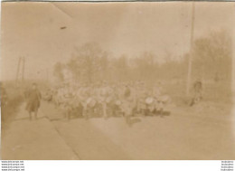 ROUTE DE SAPONAY RETOUR DE MARCHE DU 33e RI PREMIERE GUERRE WW1 PHOTO ORIGINALE FORMAT  6 X 4 CM - Guerre, Militaire