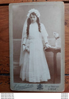 CDV FILLETTE COMMUNIANTE PHOTO EDMOND SENTE A LIEGE FORMAT 10.50 X 6.50 CM - Alte (vor 1900)