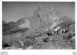 ALPINISME PYRENEES PIC DU MIDI D'OSSAU MONTEE VERS COL DU SUZON  1951 PHOTO ORIGINALE 13 X 9 CM - Places