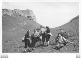 ALPINISME PYRENEES LE CASQUE DE LHERIS 1593M   ET LE REFUGE 1951 PHOTO ORIGINALE 13 X 9 CM - Lieux