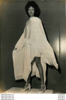 HAUTE COUTURE MODE NOUVELLE COLLECTION CHEZ TORRENTE 01/1971 ROBE DE MARIEE COMBINAISON SHORT PHOTO AFP 18X13CM - Other & Unclassified