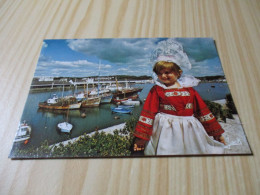 Fillette En Costume De Concarneau (29). - Concarneau