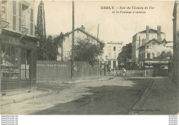 ESBLY RUE DU CHEMIN DE FER ET PASSAGE A NIVEAU - Esbly