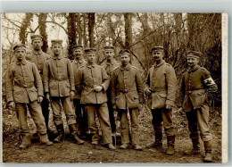 39803721 - Gruppenaufnahme Von Landsern In Uniform Mit Feldmuetzen Und Rotes Kreuz Sanitaeter Feldpost 24. Reserve-Divi - War 1914-18