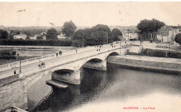 Saintes Animée Le Pont Sur La Charente - Saintes