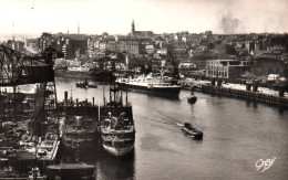 Nantes - Panorama Du Port - Bateau Cargo - Nantes