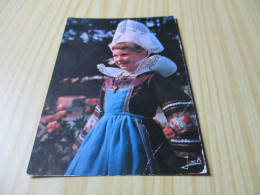 Fillette En Costume De Pont-Aven (29). - Pont Aven