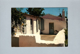 Ile De Ré (17) : Les Portes En Ré - Habitation Typique De L'Ile - Ile De Ré