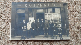 CPA PHOTO COIFFEUR DEVANTURE MAGASIN FAMILLE HULLE MONTREUIL ANIMATION CP REDUITE A 7.5 PAR 12 CM - Photographie