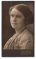 Fotografie Hahn Nachfolger, Dresden-Altstadt, Ferdinand-Strasse 11, Portrait Bürgerliche Dame Mit Halskette  - Anonieme Personen