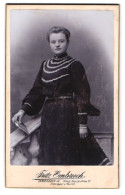 Fotografie Fritz Embruch, Dresden, König Georg-Allee 15, Elegante Junge Dame In Schlichtem Kleid  - Anonieme Personen