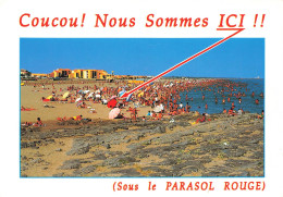 CPSM Saint-Pierre-la-Mer - Coucou ! - Nous Sommes Ici !! - Sous Le Parasol Rouge-Timbre        L2948 - Sonstige & Ohne Zuordnung