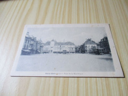 CPA Saint-Céré (46).Place De La République - Carte Animée Avec Commerces. - Saint-Céré