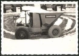Fotografie Kleinst-Kipplader Sambron, Baumaschine Auf Einem Ausstellungsgelände  - Automobile