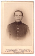 Fotografie C. Breitbarth, Cassel, Westerstr. 17, Portrait Junger Soldant In Uniform Schaut In Die Kamera  - Anonyme Personen