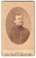 Fotografie R. Fath, Halberstadt, Linden-Weg 21, Portrait Soldat In Uniform Mit Kette Und Moustache  - Anonymous Persons