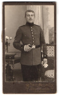 Fotografie Eduard Heid, Rastatt, Portrait Soldat In Uniform Artillerie Regiment Mit Signalgeber Ärmelabzeichen  - Anonymous Persons