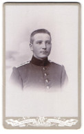 Fotografie Chr. Mönstedt, Verden, V. D. Neuen Thor 43, Portrait Soldat In Uniform Art. Rgt. 26  - Anonymous Persons