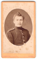 Fotografie E. Schroeter, Meissen, Obergasse 597, Portrait Sächsischer Soldat In Uniform Rgt. 13 Mit Locken  - Anonymous Persons
