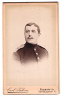 Fotografie Carl Tschira, Freiburg I. Br., Karthäuserstr. 4, Portrait Einjährig-Freiwilliger In Uniform Rgt. 113  - Anonymous Persons