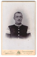 Fotografie Emil Giese, Charlottenburg, Schloss-Str. 68, Portrait Garde Soldat In Musiker Uniform Mit Schwalbennest  - Anonymous Persons