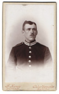 Fotografie Fr. Kienzle, Stuttgart, Breite Str. 2, Portrait Garde Soldat In Uniform Mit Moustache  - Anonymous Persons