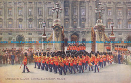 R646282 Grenadier Guards Leaving Buckingham Palace. Valentine. Art Colour - Monde