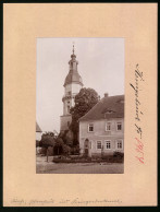 Fotografie Brück & Sohn Meissen, Ansicht Königsbrück, Kirche, Pfarrhaus & Kriegerdenkmal  - Lugares