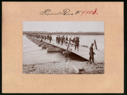 Fotografie Brück & Sohn Meissen, Ansicht Riesa A. E., Brückeschlag Des 2. Kgl. Säch. Pionier-Bataillon Nr. 22  - Guerra, Militari