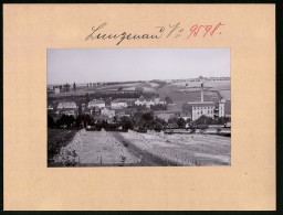 Fotografie Brück & Sohn Meissen, Ansicht Lunzenau, Güterwaggon Vor Der Fabrik, Blick Auf Den Ort  - Orte