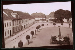 Fotografie Brück & Sohn Meissen, Ansicht Belgern / Elbe, Blick Auf Den Markt Mit Kriegerdenkmal Und Geschäften  - Lieux