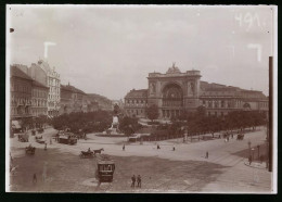 Fotografie Brück & Sohn Meissen, Ansicht Budapest, Strassenbahn Am Ostbahnhof, Denkmal Und Litfasssäule  - Lieux