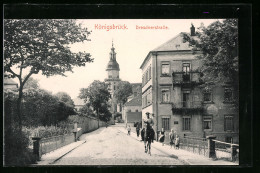 AK Königsbrück, Dresdnerstrasse, Blick Von Der Brücke Zur Kirche  - Koenigsbrueck