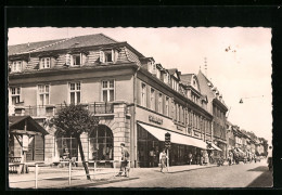 AK Neustrelitz, Wilhelm-Pieck-Strasse Mit Geschäften  - Neustrelitz