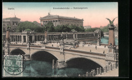 AK Berlin, Nationalgalerie Und Friedrichsbrücke Mit Strassenbahn  - Mitte