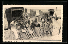 Foto-AK Familie Am Strand In Bademode  - Fashion